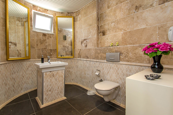 فيلا مميزة بإطلالات ساحرة في مركز ألانيا