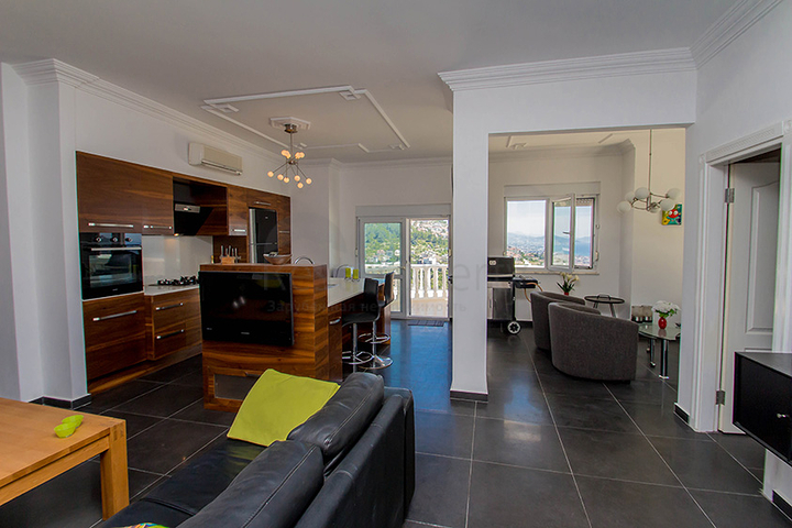 فيلا مميزة بإطلالات ساحرة في مركز ألانيا