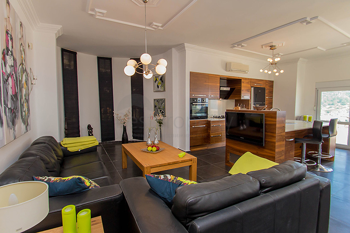 فيلا مميزة بإطلالات ساحرة في مركز ألانيا