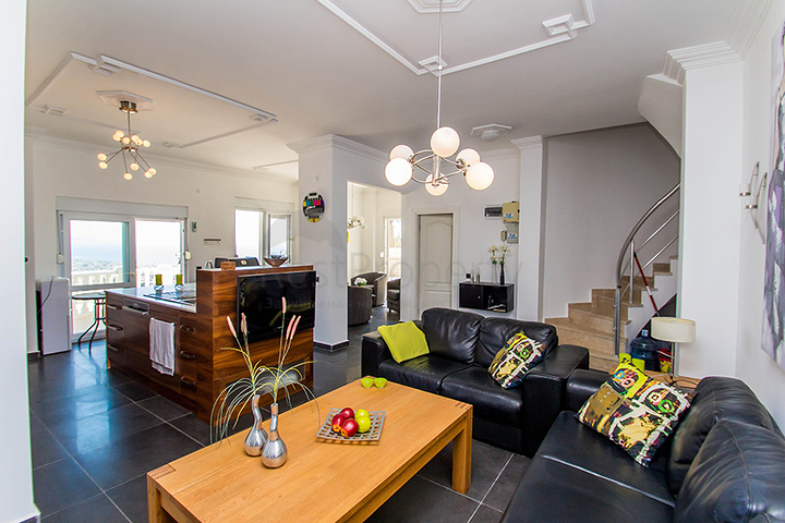 فيلا مميزة بإطلالات ساحرة في مركز ألانيا