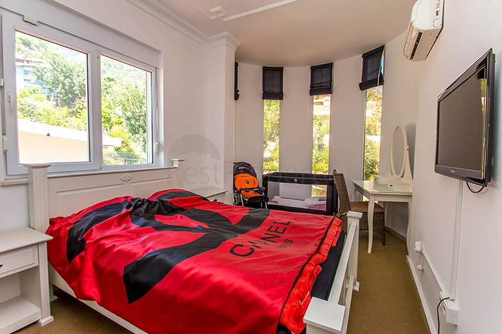 فيلا مميزة بإطلالات ساحرة في مركز ألانيا