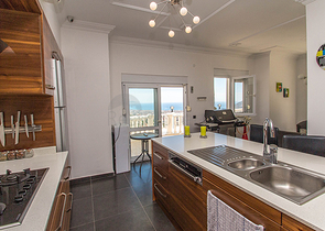 فيلا مميزة بإطلالات ساحرة في مركز ألانيا