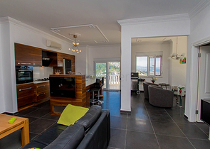 فيلا مميزة بإطلالات ساحرة في مركز ألانيا