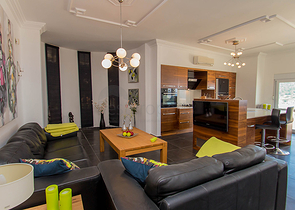 فيلا مميزة بإطلالات ساحرة في مركز ألانيا