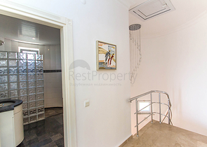 فيلا مميزة بإطلالات ساحرة في مركز ألانيا