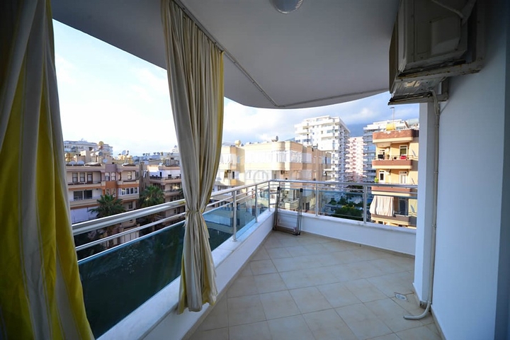 شقة مفروشة بمسافة 25 متر عن شاطئ البحر في منطقة محمود لار – ألانيا