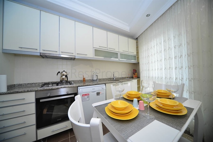 شقة مفروشة بمسافة 25 متر عن شاطئ البحر في منطقة محمود لار – ألانيا