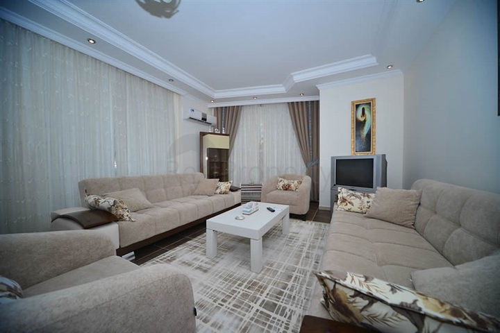 شقة مفروشة بمسافة 25 متر عن شاطئ البحر في منطقة محمود لار – ألانيا