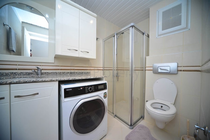 شقة مفروشة بمسافة 25 متر عن شاطئ البحر في منطقة محمود لار – ألانيا