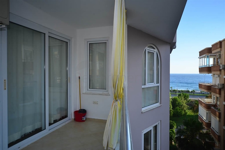 شقة مفروشة بمسافة 25 متر عن شاطئ البحر في منطقة محمود لار – ألانيا