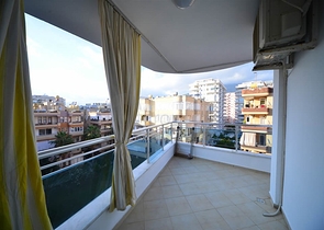 شقة مفروشة بمسافة 25 متر عن شاطئ البحر في منطقة محمود لار – ألانيا