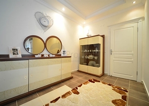 شقة مفروشة بمسافة 25 متر عن شاطئ البحر في منطقة محمود لار – ألانيا