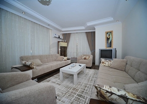 شقة مفروشة بمسافة 25 متر عن شاطئ البحر في منطقة محمود لار – ألانيا