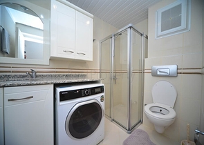 شقة مفروشة بمسافة 25 متر عن شاطئ البحر في منطقة محمود لار – ألانيا