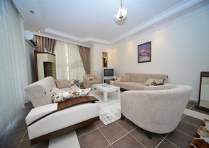 شقة مفروشة بمسافة 25 متر عن شاطئ البحر في منطقة محمود لار – ألانيا