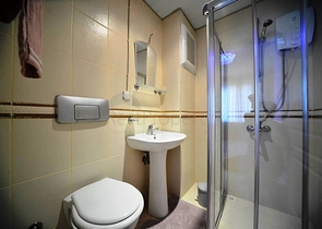 شقة مفروشة بمسافة 25 متر عن شاطئ البحر في منطقة محمود لار – ألانيا