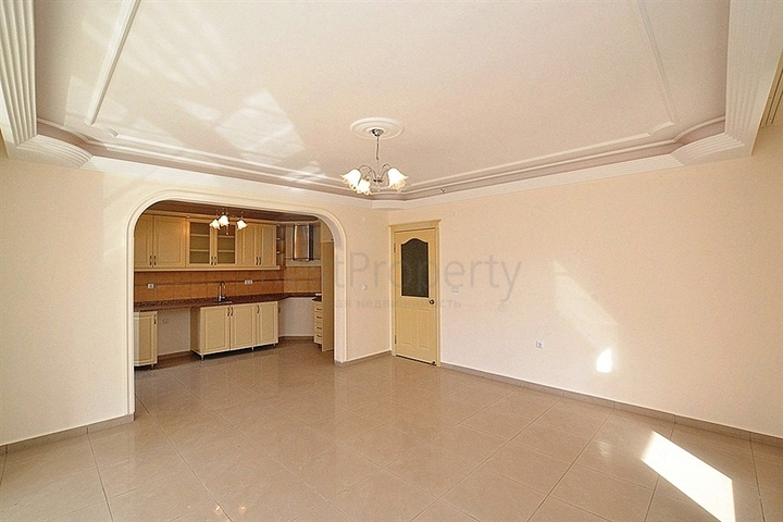 شقة واسعة على بعد 300 متر عن شاطئ البحر في منطقة محمود لار – ألانيا