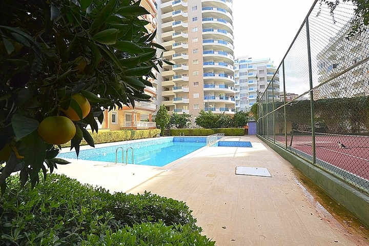 شقة واسعة على بعد 300 متر عن شاطئ البحر في منطقة محمود لار – ألانيا