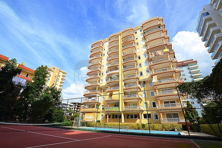 شقة واسعة على بعد 300 متر عن شاطئ البحر في منطقة محمود لار – ألانيا