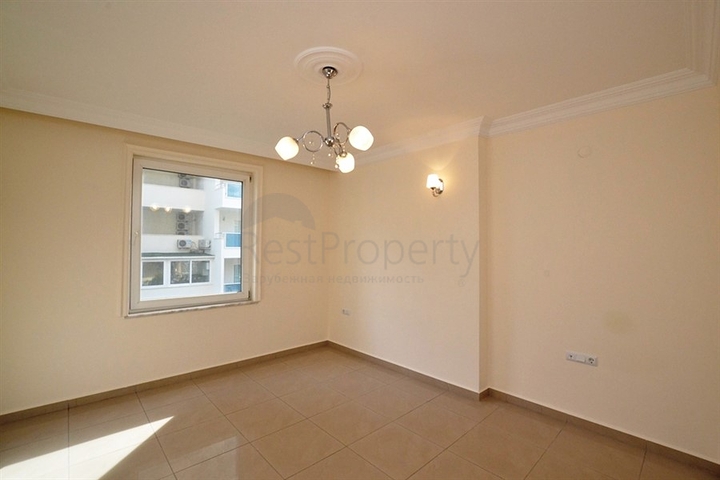 شقة واسعة على بعد 300 متر عن شاطئ البحر في منطقة محمود لار – ألانيا