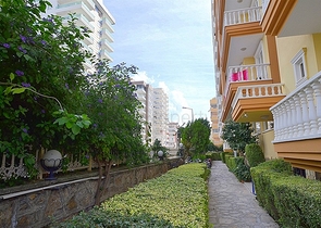 شقة واسعة على بعد 300 متر عن شاطئ البحر في منطقة محمود لار – ألانيا