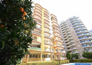 شقة واسعة على بعد 300 متر عن شاطئ البحر في منطقة محمود لار – ألانيا