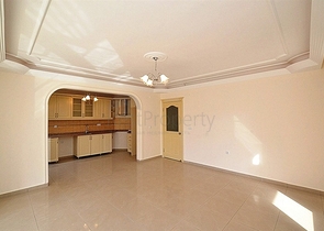 شقة واسعة على بعد 300 متر عن شاطئ البحر في منطقة محمود لار – ألانيا