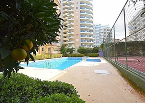 شقة واسعة على بعد 300 متر عن شاطئ البحر في منطقة محمود لار – ألانيا