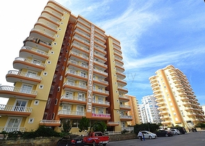 شقة واسعة على بعد 300 متر عن شاطئ البحر في منطقة محمود لار – ألانيا