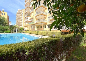 شقة واسعة على بعد 300 متر عن شاطئ البحر في منطقة محمود لار – ألانيا