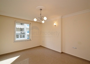 شقة واسعة على بعد 300 متر عن شاطئ البحر في منطقة محمود لار – ألانيا