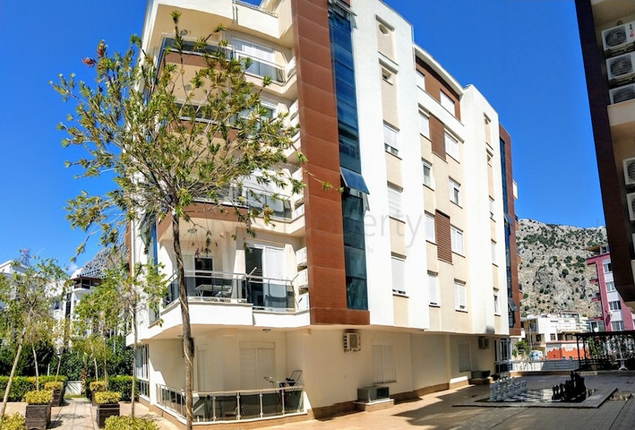 شقة مفروشة ضمن مجمع سكني مميز في منطقة كونيالتي – أنطاليا