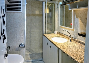 شقة مفروشة ضمن مجمع سكني مميز في منطقة كونيالتي – أنطاليا