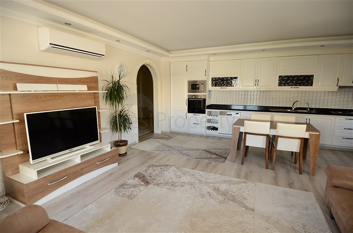 شقة واسعة بثلاث غرف نوم في مركز مدينة محمود لار / الانيا 