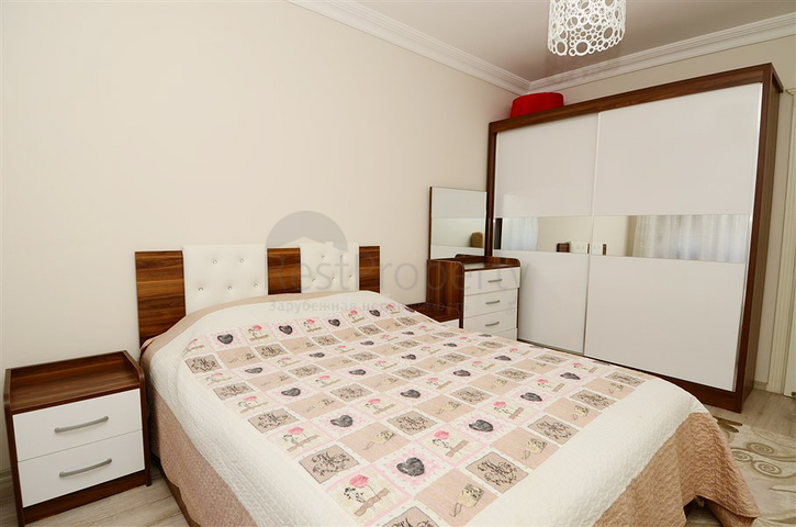 شقة واسعة بثلاث غرف نوم في مركز مدينة محمود لار / الانيا 