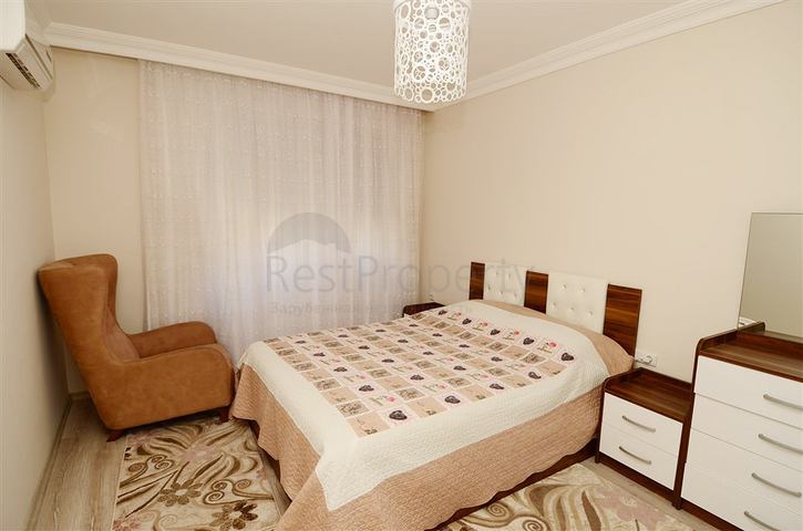 شقة واسعة بثلاث غرف نوم في مركز مدينة محمود لار / الانيا 