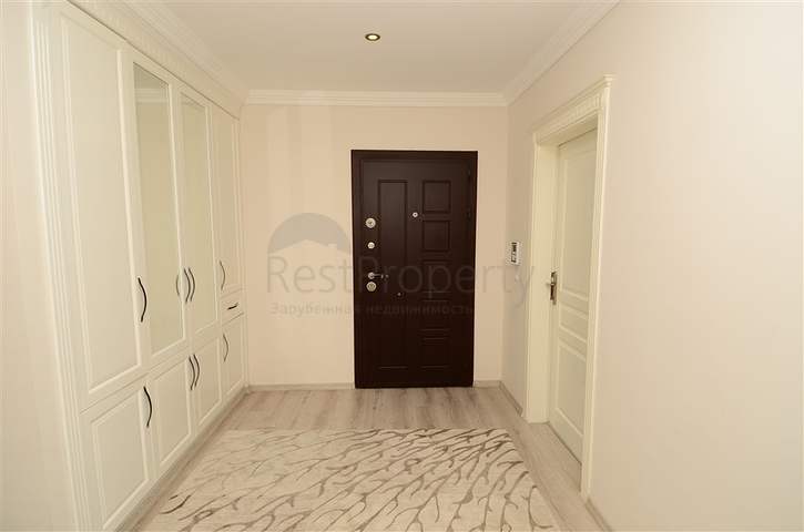 شقة واسعة بثلاث غرف نوم في مركز مدينة محمود لار / الانيا 