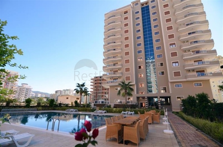 شقة واسعة بثلاث غرف نوم في مركز مدينة محمود لار / الانيا 