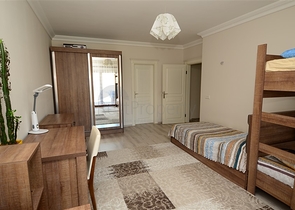 شقة واسعة بثلاث غرف نوم في مركز مدينة محمود لار / الانيا 