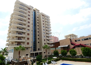 شقة واسعة بثلاث غرف نوم في مركز مدينة محمود لار / الانيا 