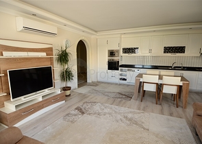 شقة واسعة بثلاث غرف نوم في مركز مدينة محمود لار / الانيا 