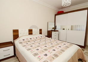 شقة واسعة بثلاث غرف نوم في مركز مدينة محمود لار / الانيا 