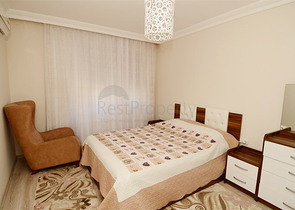 شقة واسعة بثلاث غرف نوم في مركز مدينة محمود لار / الانيا 