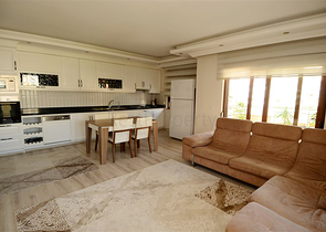 شقة واسعة بثلاث غرف نوم في مركز مدينة محمود لار / الانيا 