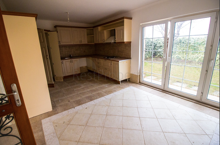 فيلا مميزة ضمن أحد المجمعات السكنية في منطقة بيليك