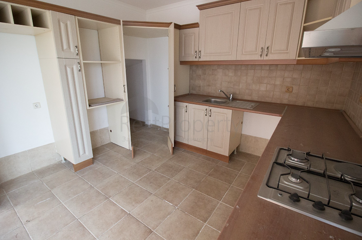 فيلا مميزة ضمن أحد المجمعات السكنية في منطقة بيليك