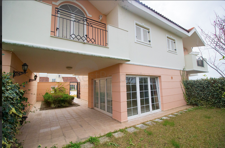 فيلا مميزة ضمن أحد المجمعات السكنية في منطقة بيليك