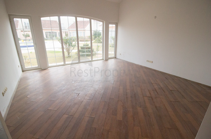 فيلا مميزة ضمن أحد المجمعات السكنية في منطقة بيليك