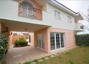 فيلا مميزة ضمن أحد المجمعات السكنية في منطقة بيليك