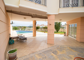 فيلا مميزة ضمن أحد المجمعات السكنية في منطقة بيليك